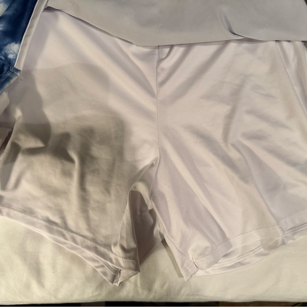 crown & ivy Blue and White Tie-Dye Mini Skirt - Picture 3 of 3